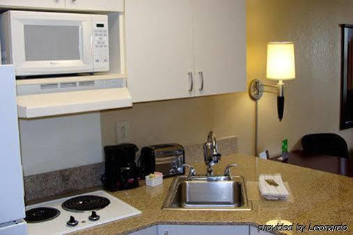 Extended America - - Raritan Center Hotel